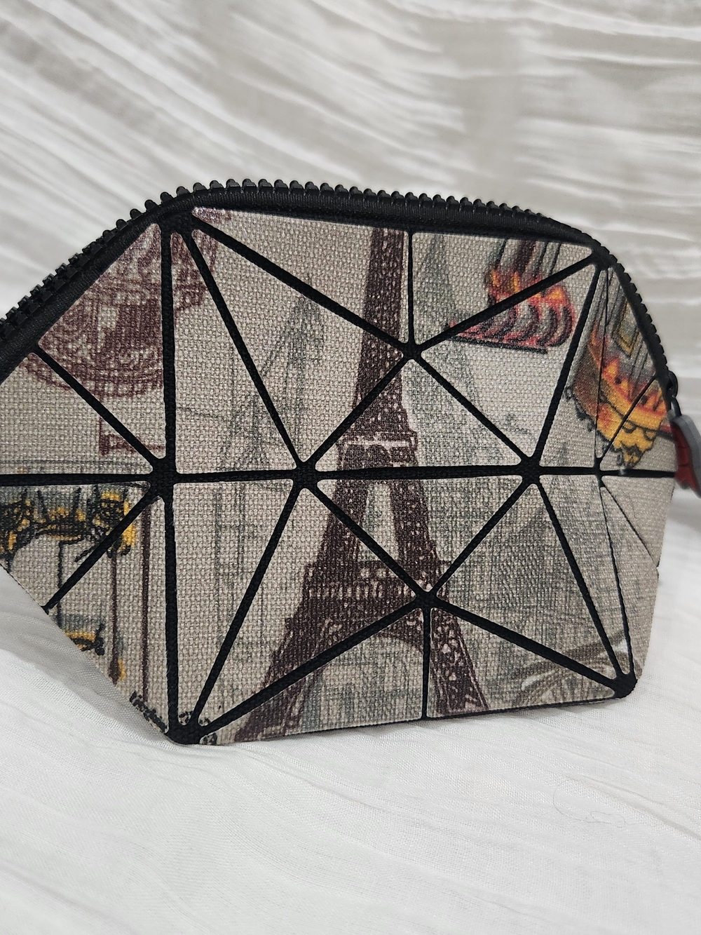 Women’s Geometric Zip Pouch in Beige and Black